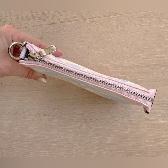 💯 Louis Vuitton Monogram Escale Mini Pochette Pastel (like new) - Picture 7 of 16